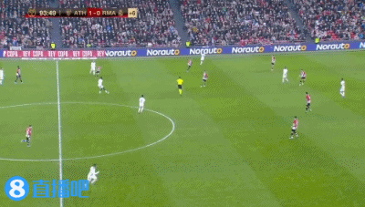 队友送大礼！QPR绝杀功臣疯狂庆祝，下一秒只剩底裤苦笑