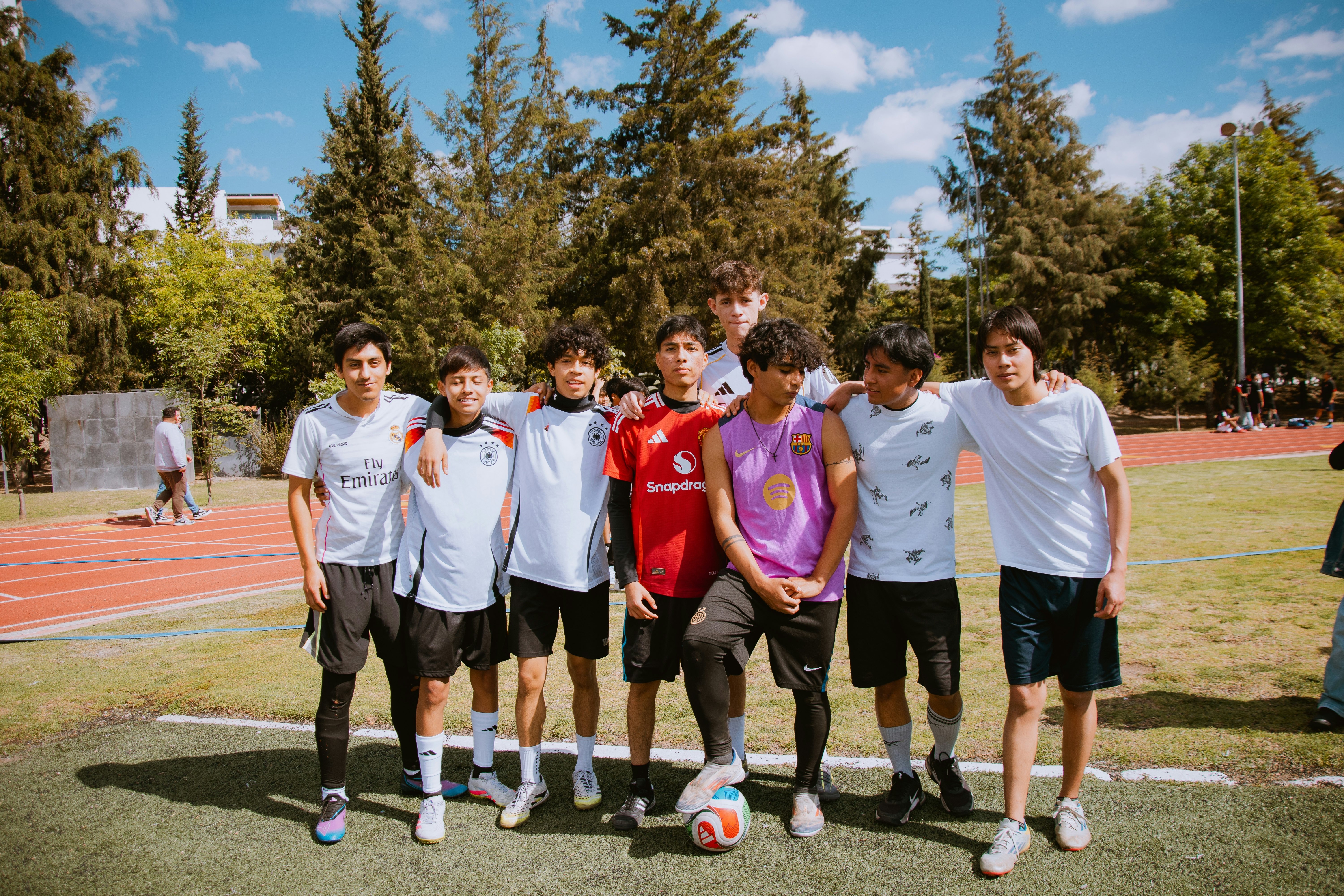 莱昂纳多传射李新翔破门 上海海港3-1河南队五轮不败